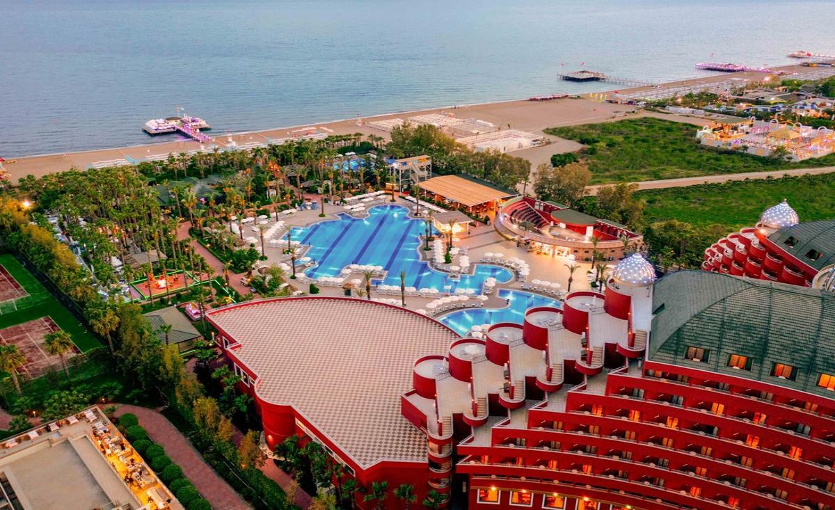 1. Delphin Palace.jpg