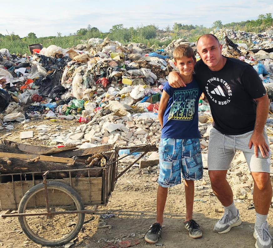 Marko Nikolić i dečak Dule.png