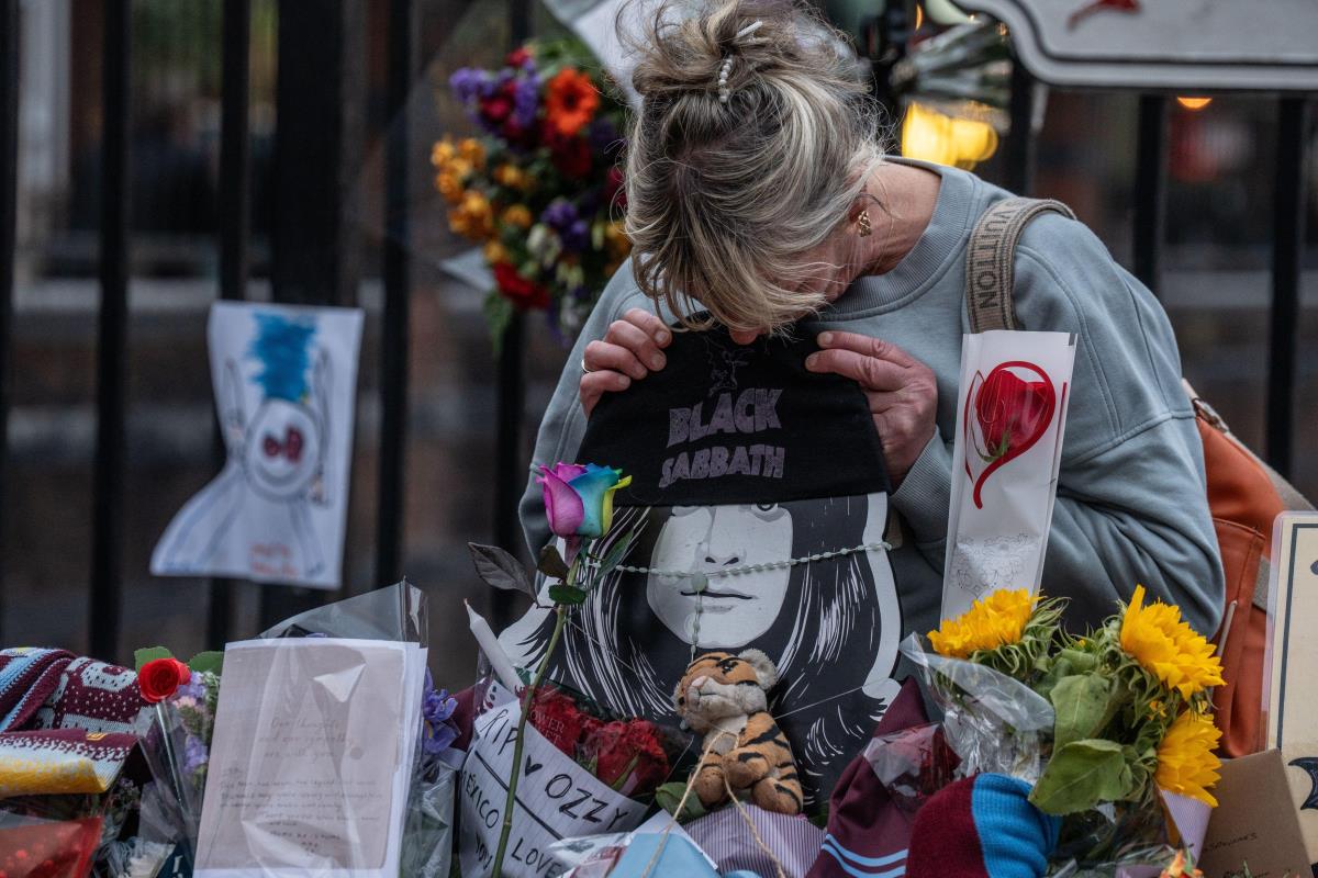 Fanovi se opraštaju od Ozija Ozborna profimedia-1025065044.jpg