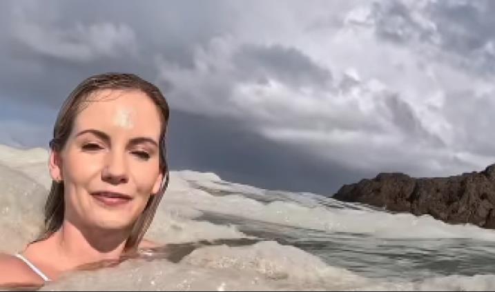 Influenserka se okupala u kanalizacionoj vodi.jpg