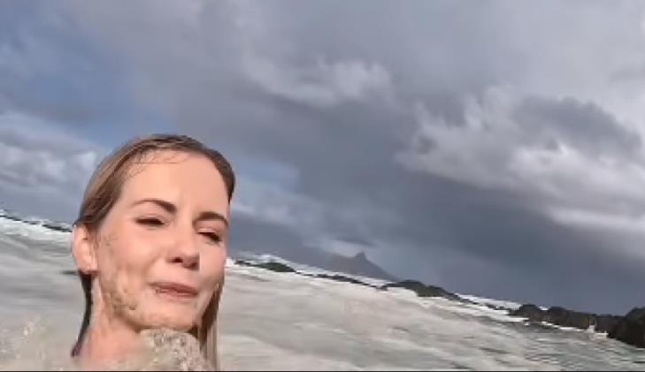 Influenserka se okupala u kanalizacionoj vodi.jpg