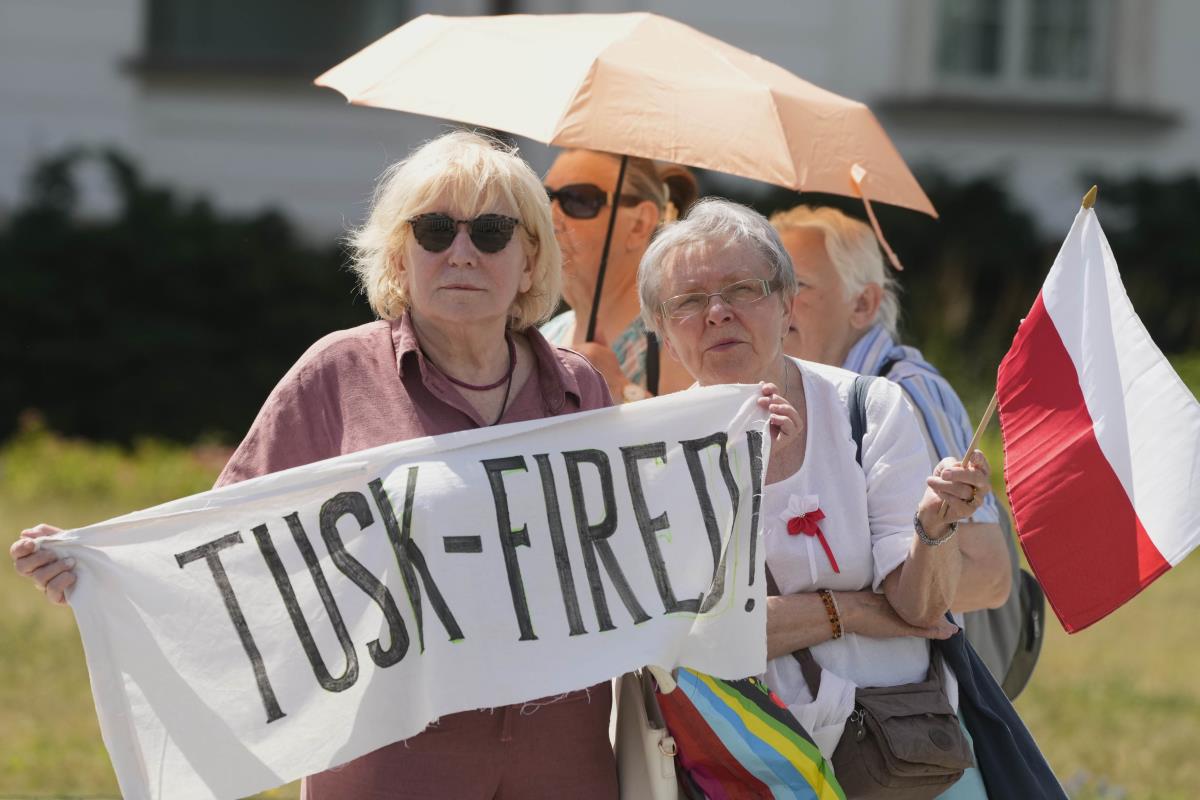 karol03 AP Czarek Sokolowski.jpg