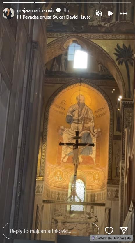 Maja Marinković u katedrali u Italiji