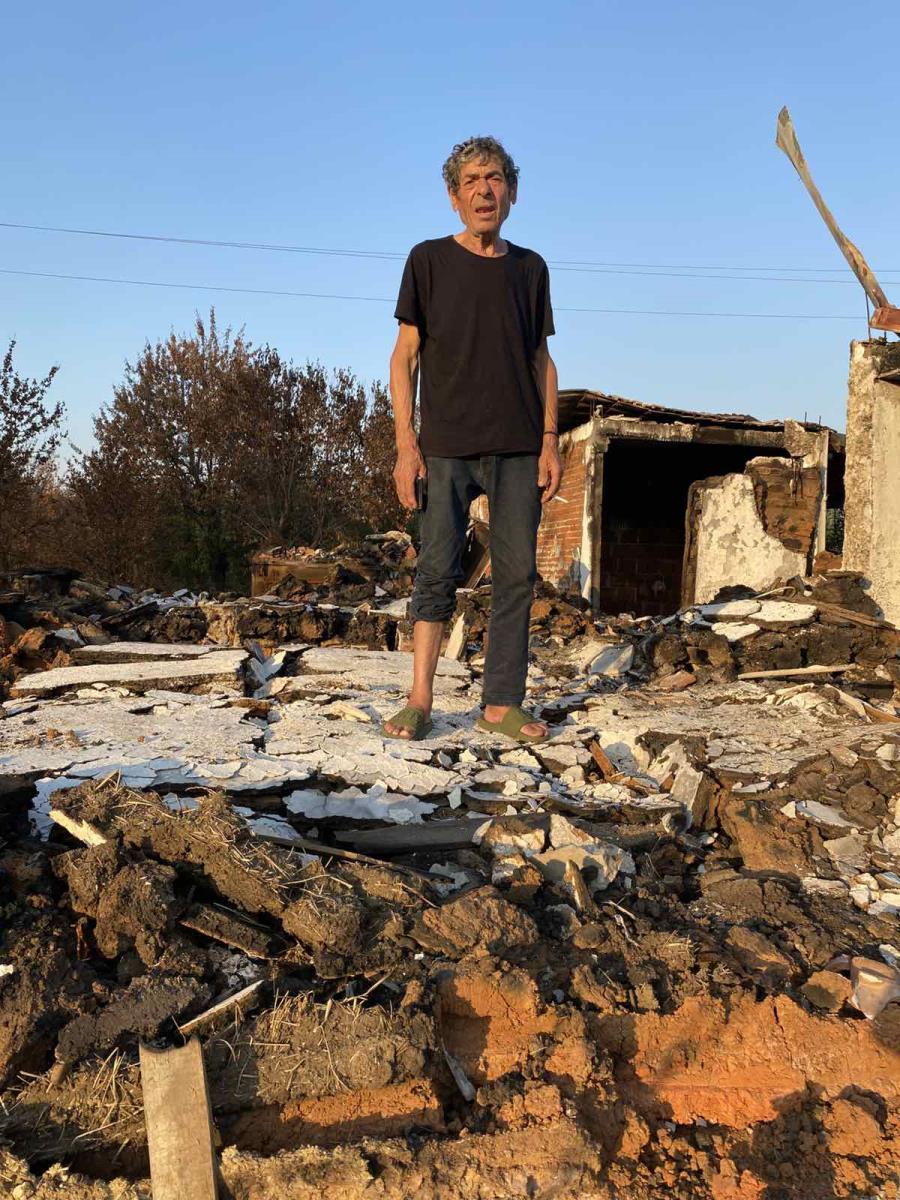 arsovic na zgaristu svog doma.jpg