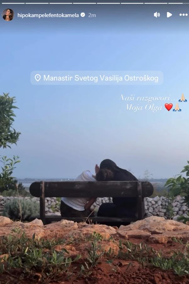 Dragana Mićalović razgovara sa monahinjom.jpg