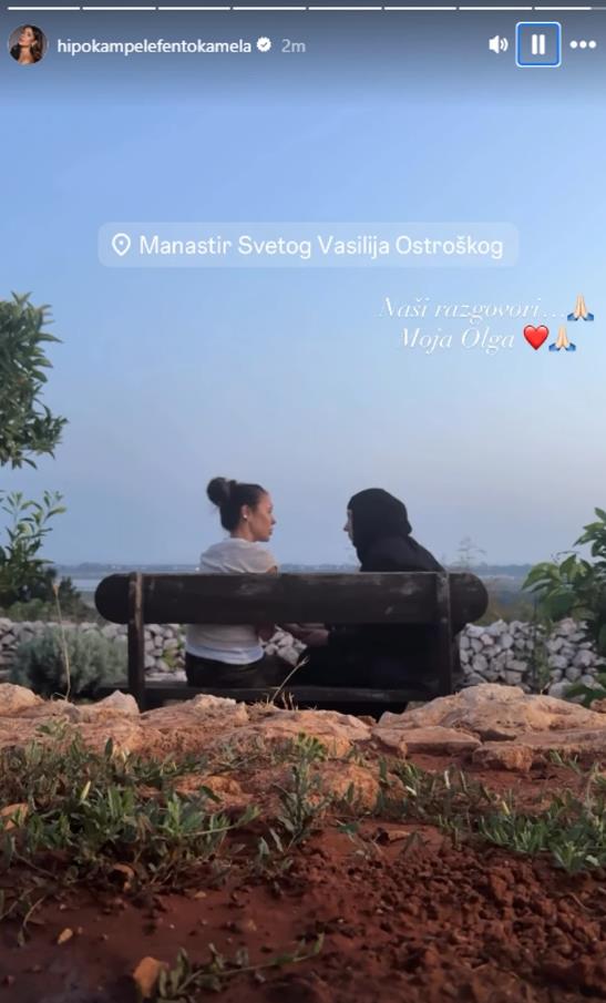 Dragana Mićalović razgovara sa monahinjom.jpg