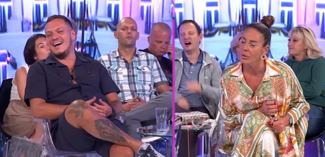 Milena Kačavenda poliva vodom Nenada Marinkovića Gastoza u emisiji uživo