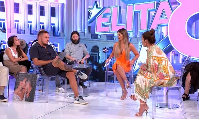 Milena Kačavenda poliva vodom Nenada Marinkovića Gastoza u emisiji uživo