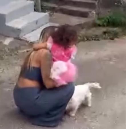 Aneli Ahmić sa ćerkom