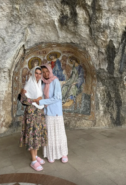 Mina Vrbaški stigla u manastir Ostrog