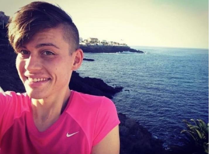 Alina Juhart kao muškarac