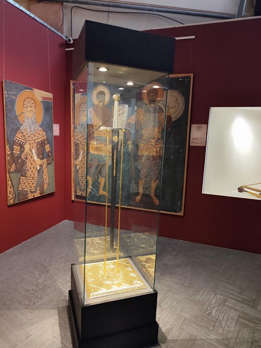 Реконструкција могућег изгледа мача цара Душана Израда Слободан Маринић Фото ИМС 1.jpg