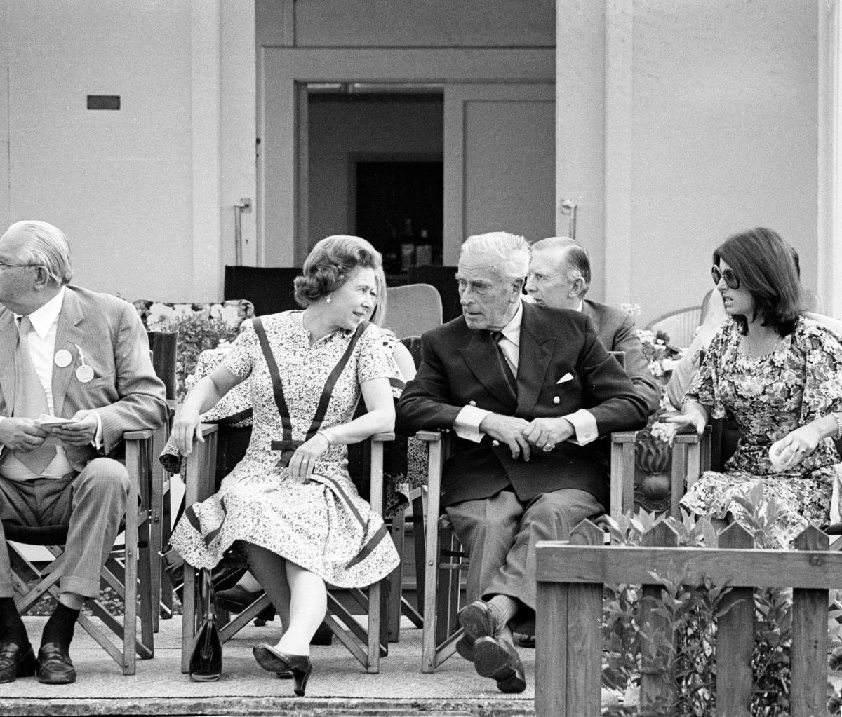 Kneginja Jelisaveta Karađorđević sa kraljicom Elizabetom