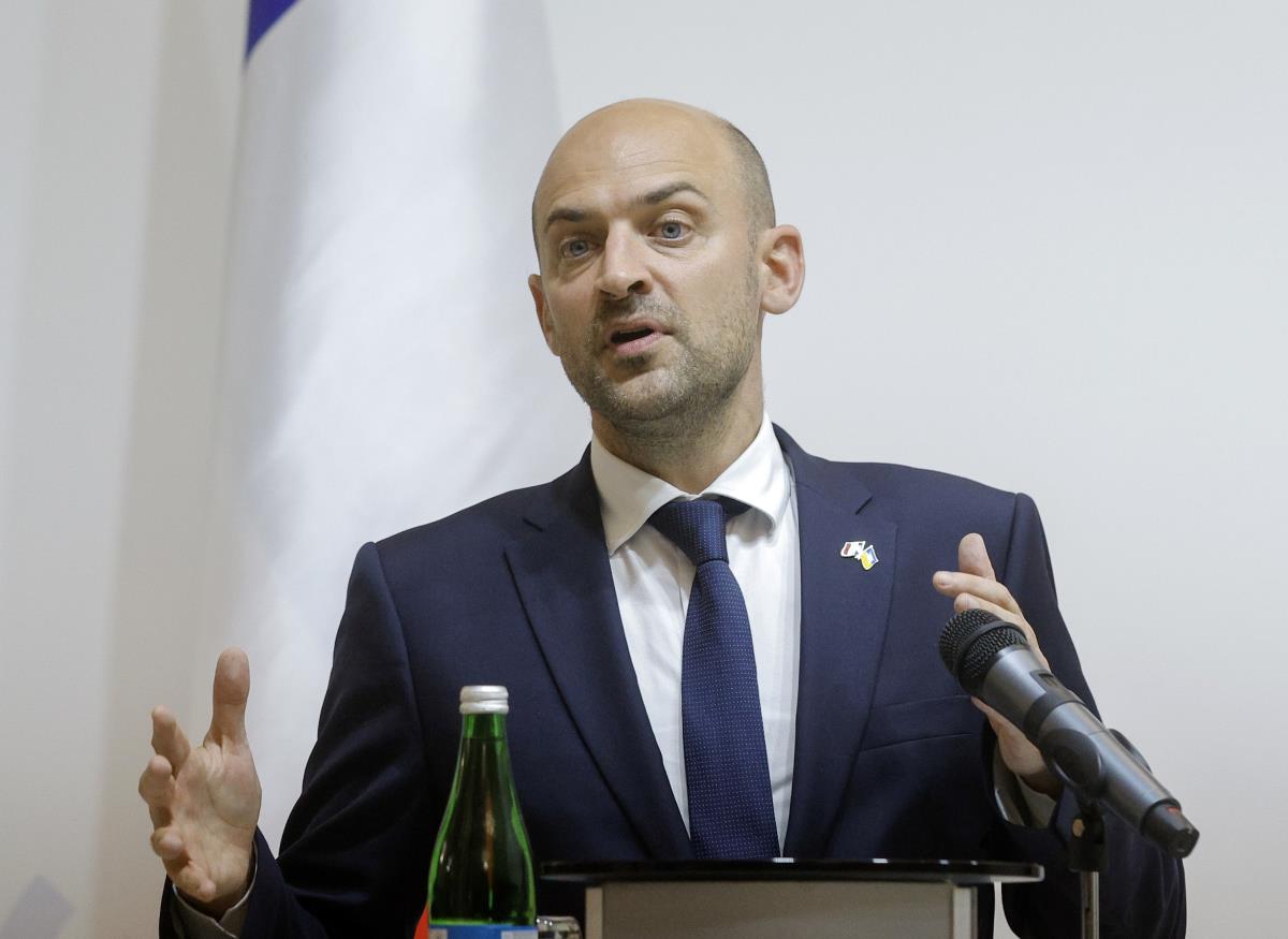 milan01 EPA Sergey Dolzhenko.jpg