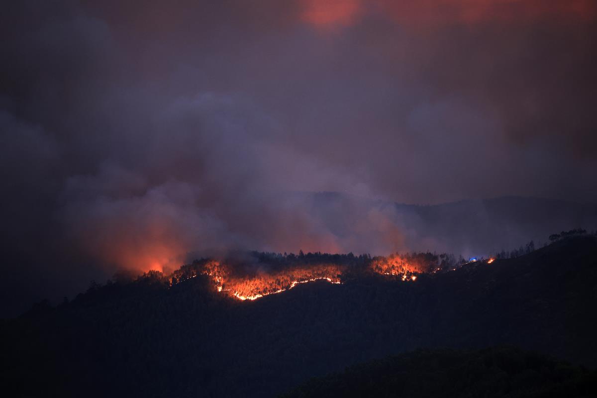 pozari02 EPA Estela Silva.jpg