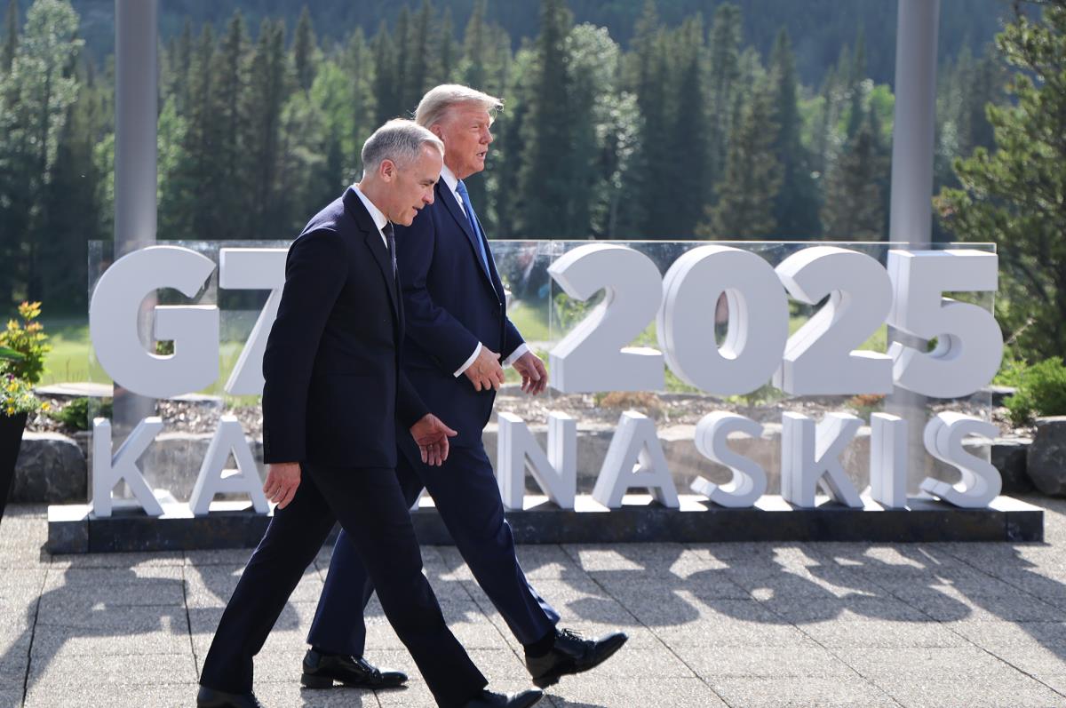 tramop02 EPA Ludovic Marin  Pool copy.jpg