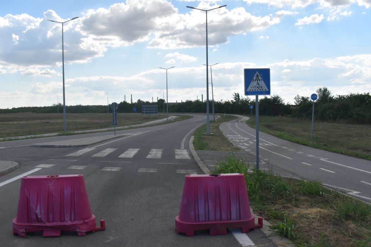 Deonica zatvorena ali je koriste motociklisti foto s.u..JPG