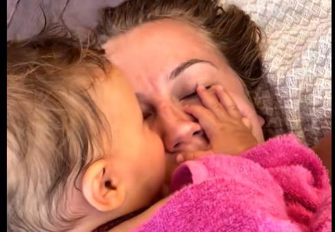 Milica Veličković se snimila sa ćerkom na moru