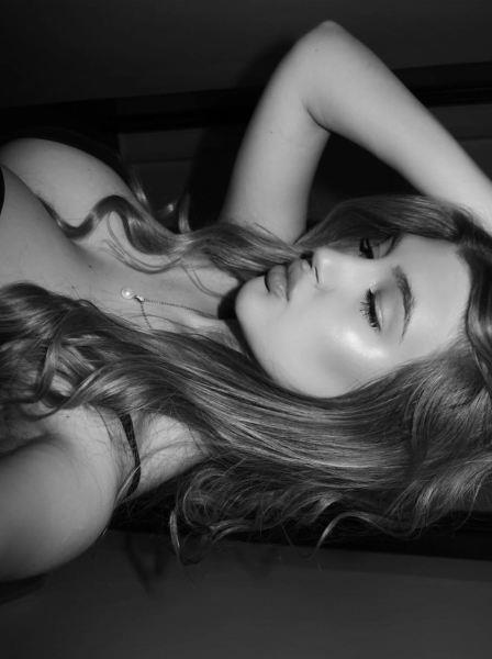 Lena Marinković u bezobrazno kratkoj haljini