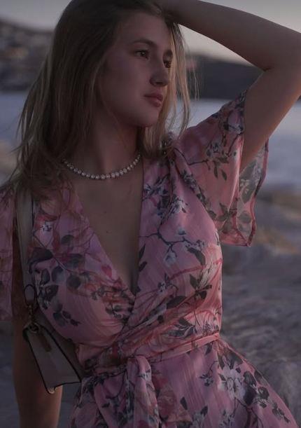 Lena Marinković u bezobrazno kratkoj haljini