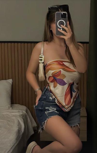 Lena Marinković u bezobrazno kratkoj haljini