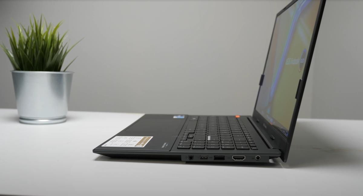 Asus Vivobook S15 OLED yt (1).jpg