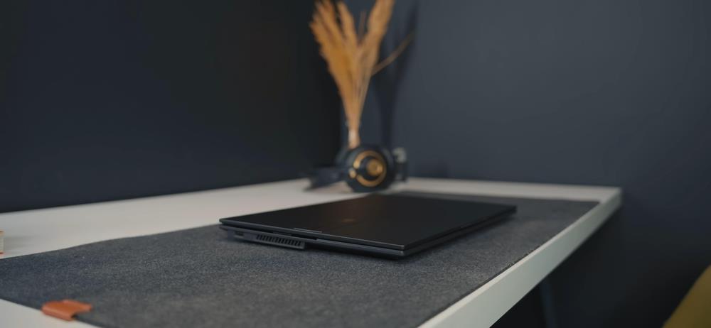 Asus Vivobook S15 OLED sh (1).jpg