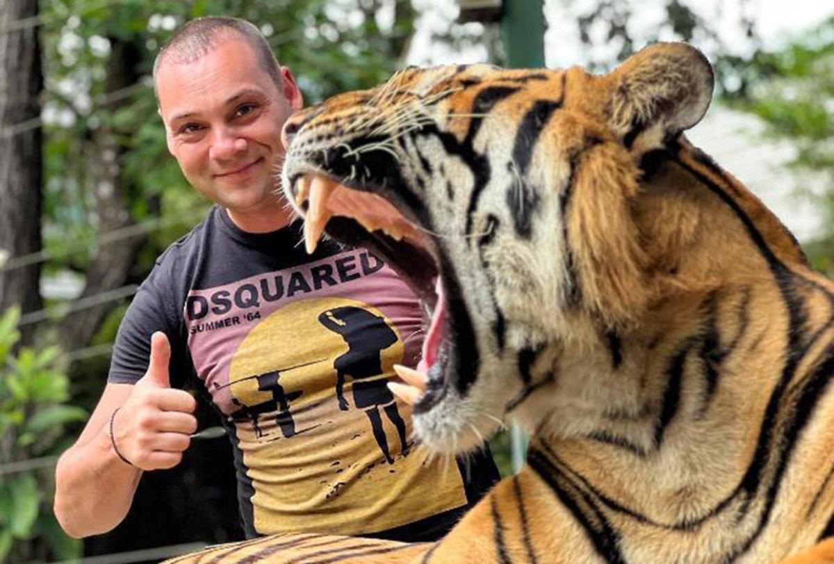 Pevač na ostrvu već mesec dana, svi misle da se preselio tamo