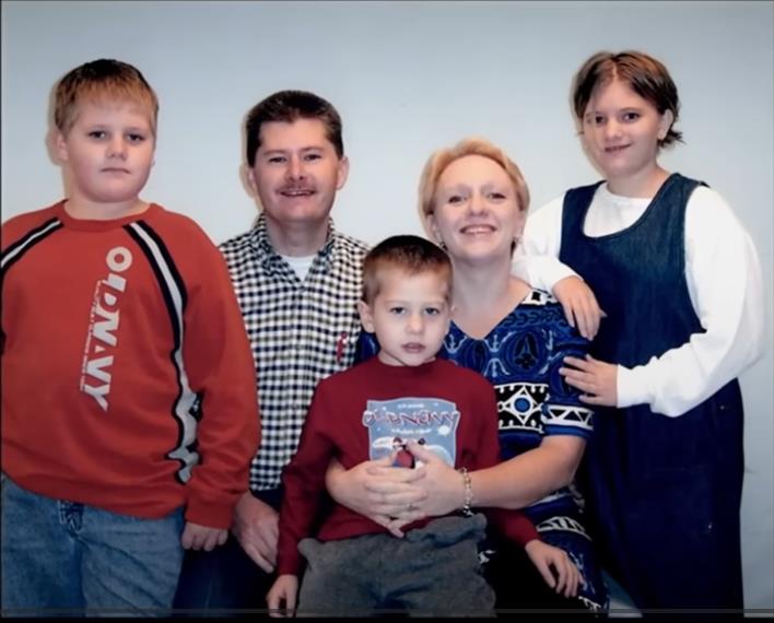 Erin Kafi sa svojom porodicom.jpg