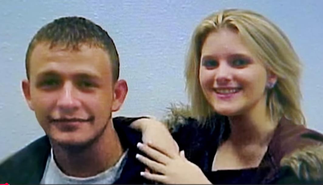 Erin Kafi sa svojim dečkom Čarlijem Vilkinsonom.jpg