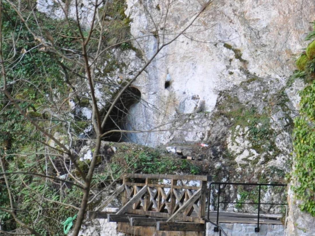 Isposnice Svetog Save (10).png