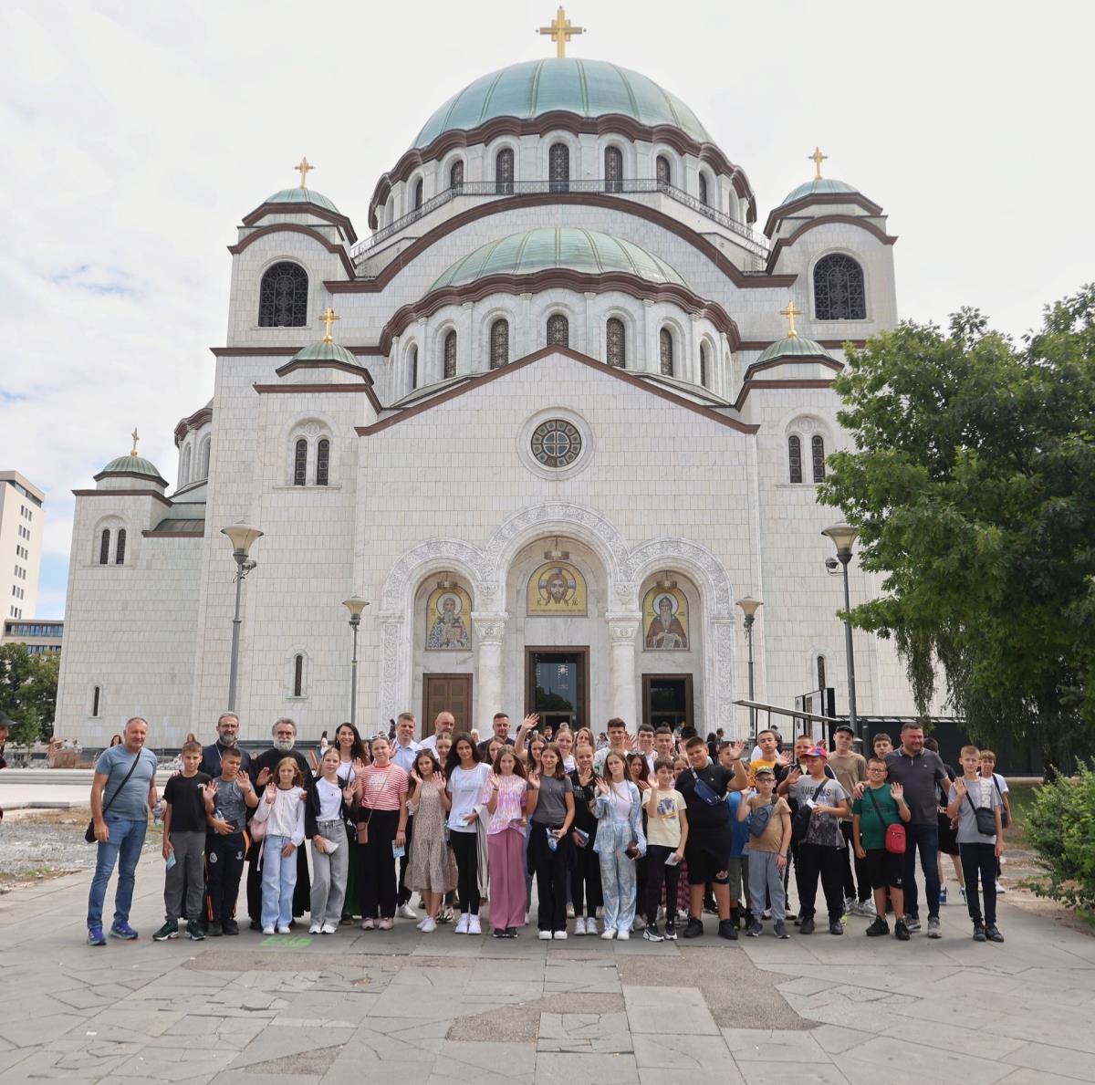 Деца са КИМ.jpg