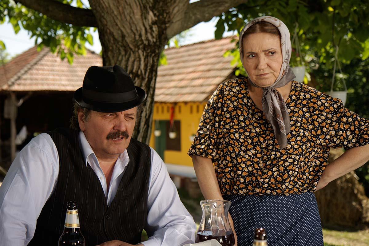 Radoš Bajić i Ljiljana Stjepanović u seriji Selo gori, a baba se češlja