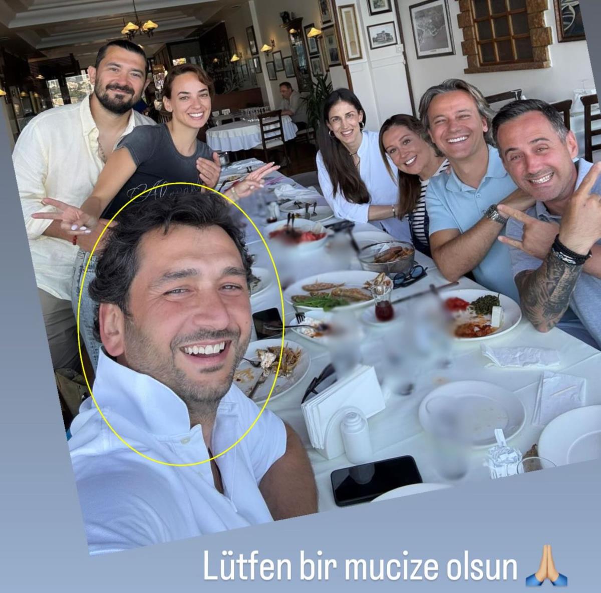 Halit Jukaj napravio selfi sa prijateljima dok se smeju