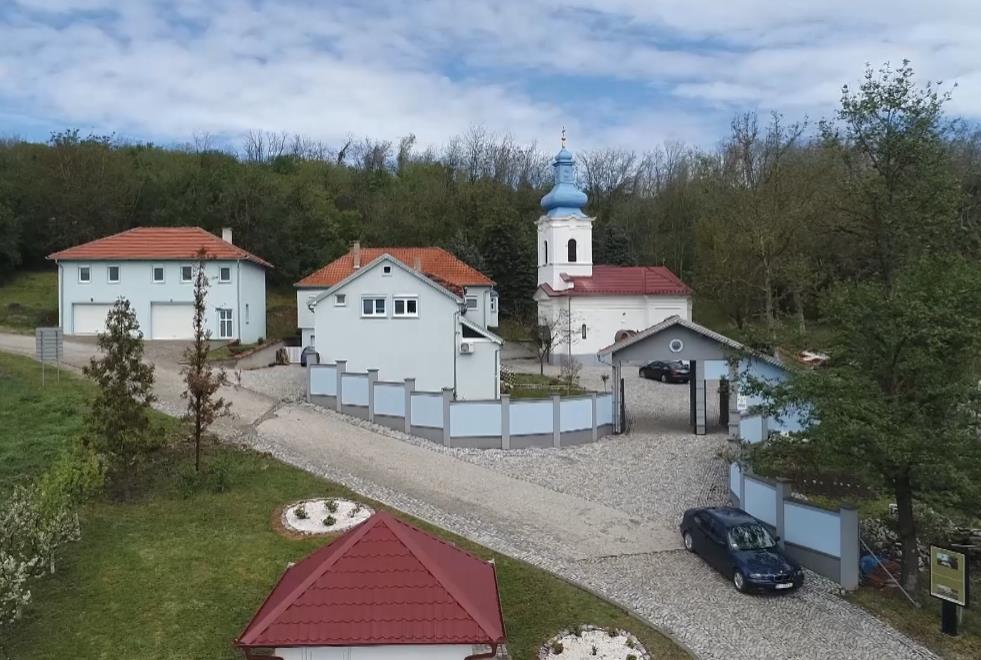 Manastir Berkasovo.jpg