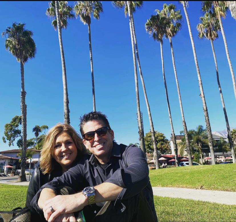 Džuli Nil u parku sa suprugom.jpg