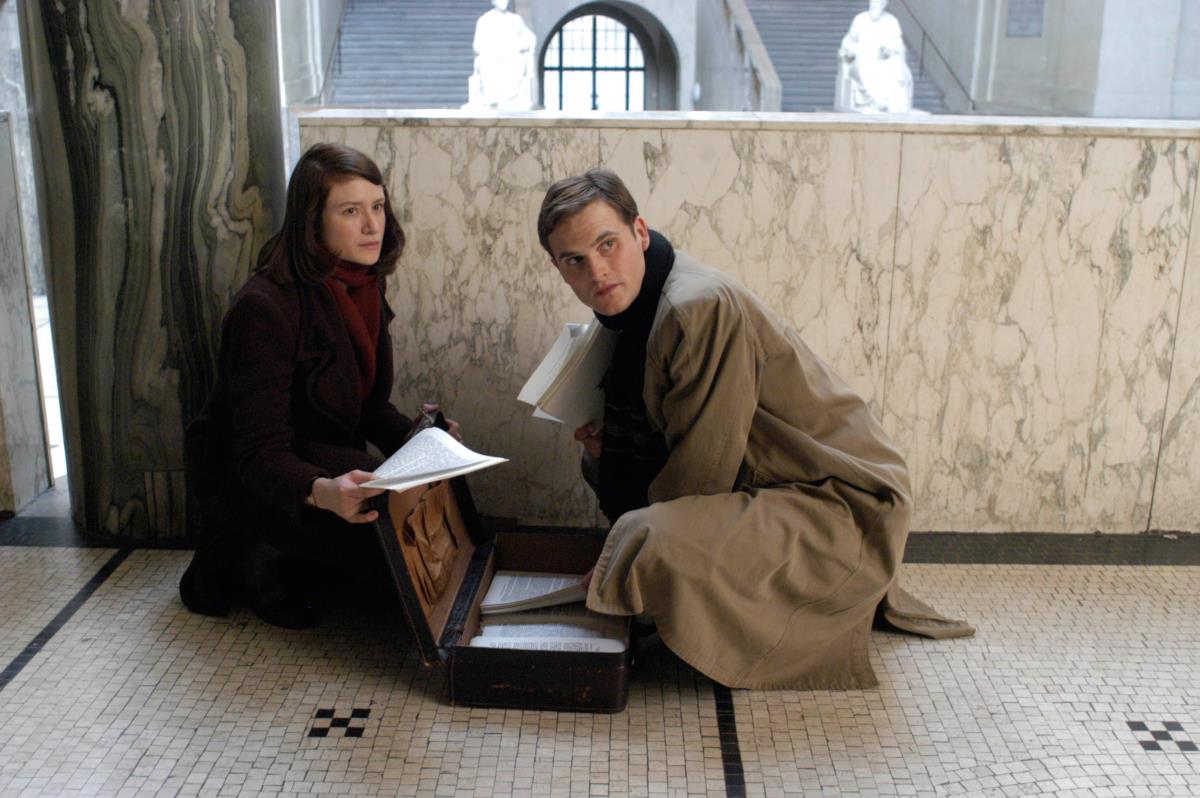 Julija Jenč kao Sofija Šol i Fabijan Hinrihs kao Hans Šol u filmu “Sofi Šol - poslednji dani“