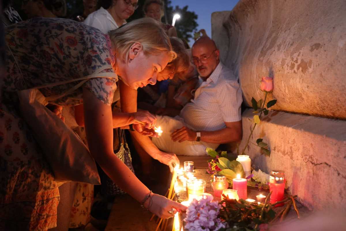 Okupljeni kod Terazijske česme upalili sveće u čast Dedićima