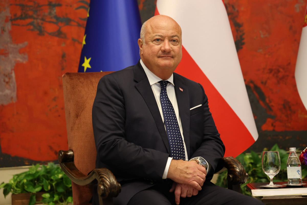 Aleksandar Vučić na sastanku sa saveznim kancelarom Republike Austije Kristijanom StokeromBoba Nikolić.jpeg