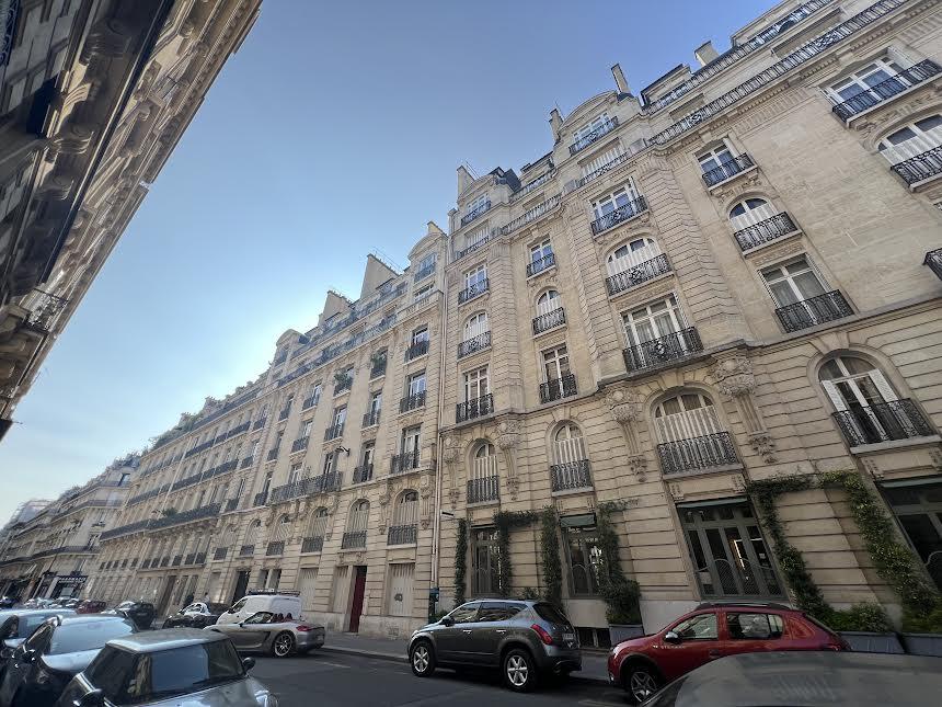 Piksijev stan u Parizu