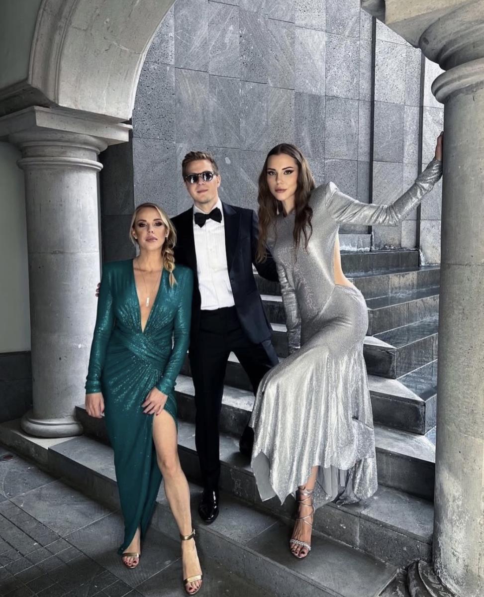 IMarko Stojković sa sestrama