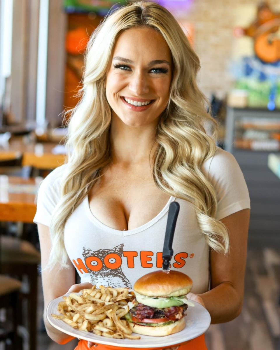 Devojke iz restorana Huters