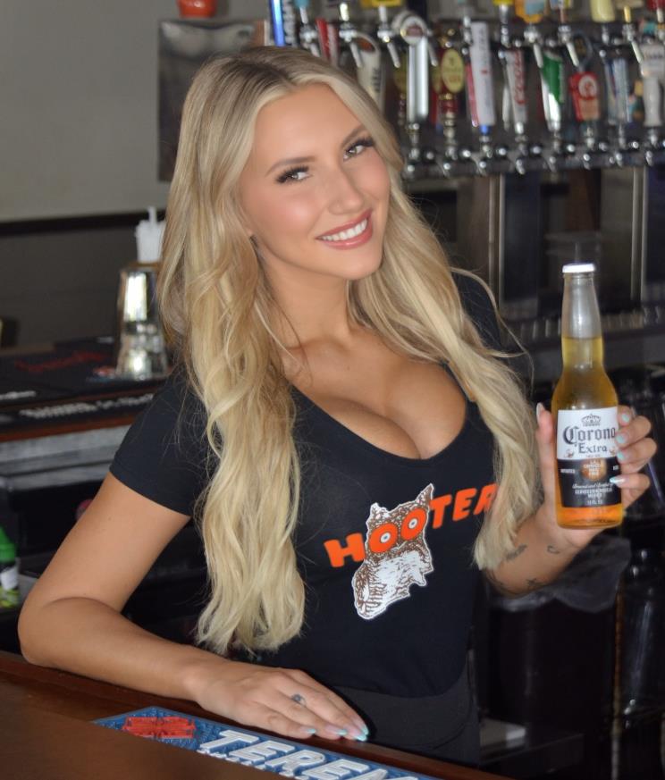 Devojke iz restorana Huters