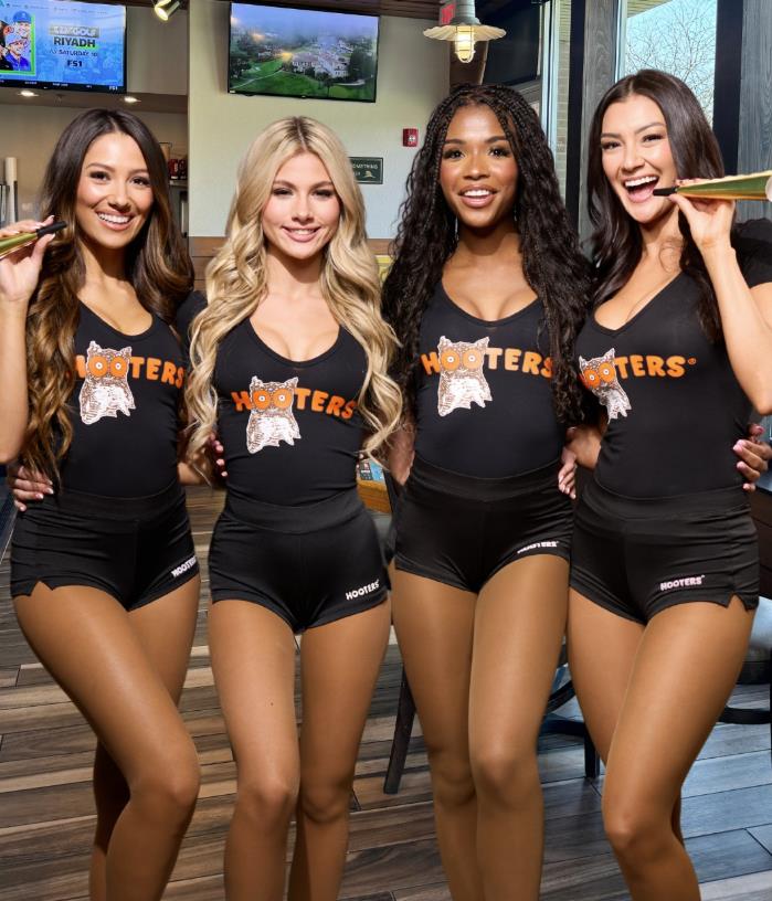 Devojke iz restorana Huters