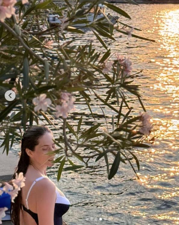 Marija Bergam u kupaćem kostimu na moru