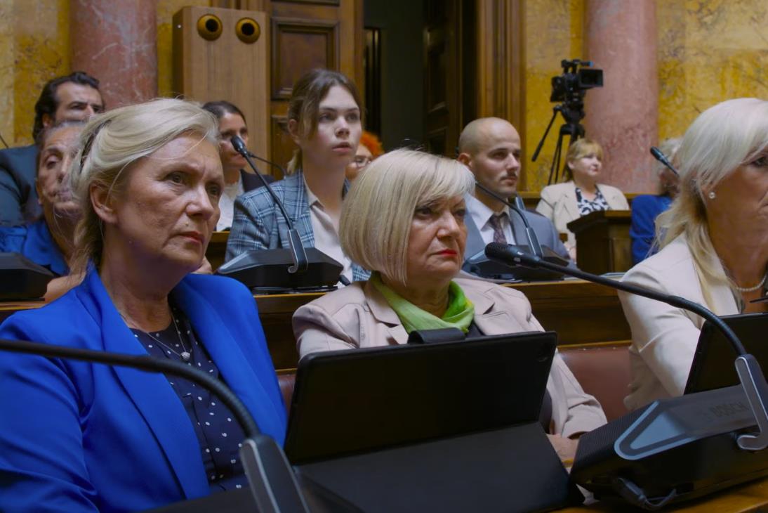 Glumci iz serije “The Librarians: The Next Chapter” u sceni iz Beograda