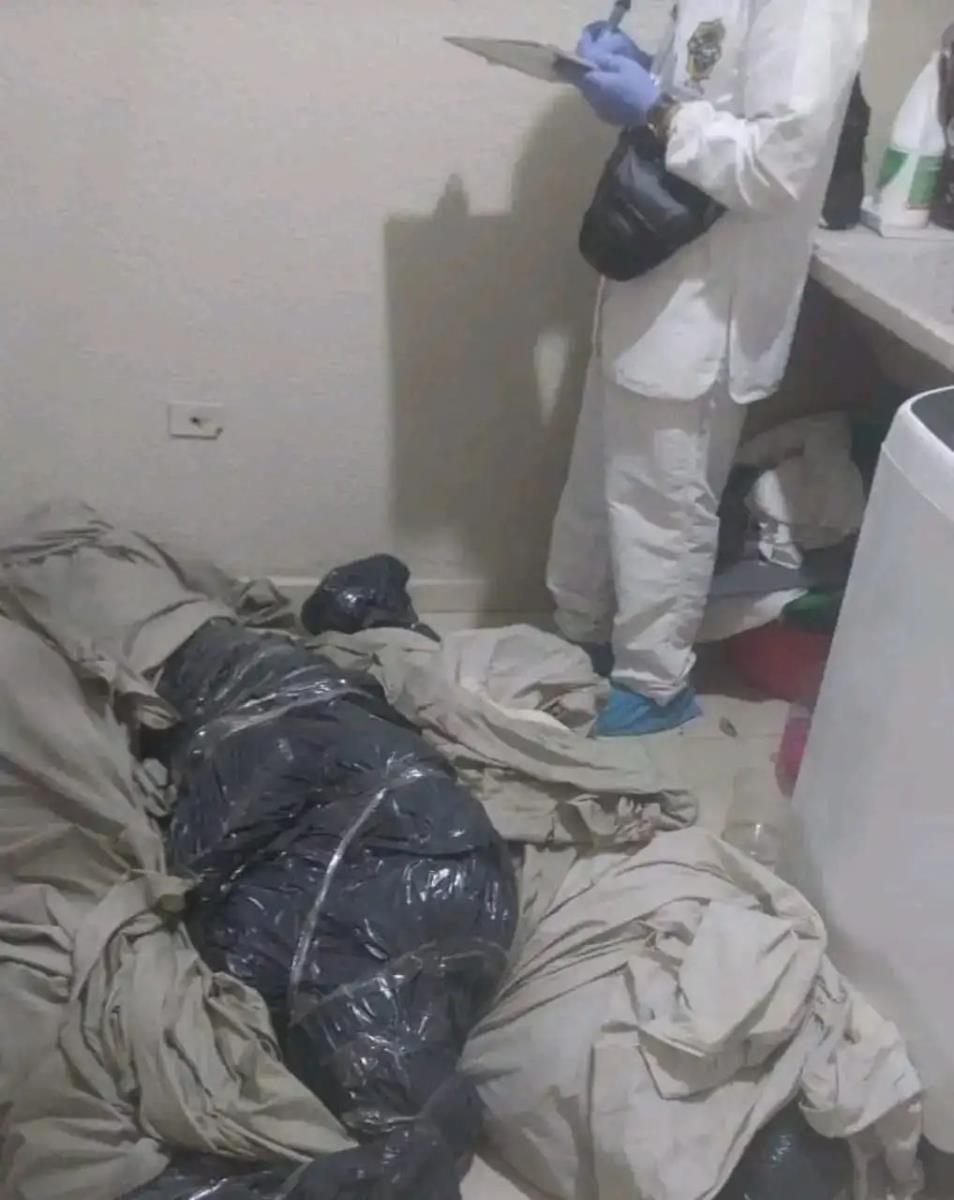 Leš u stanu i forenzičar u belom