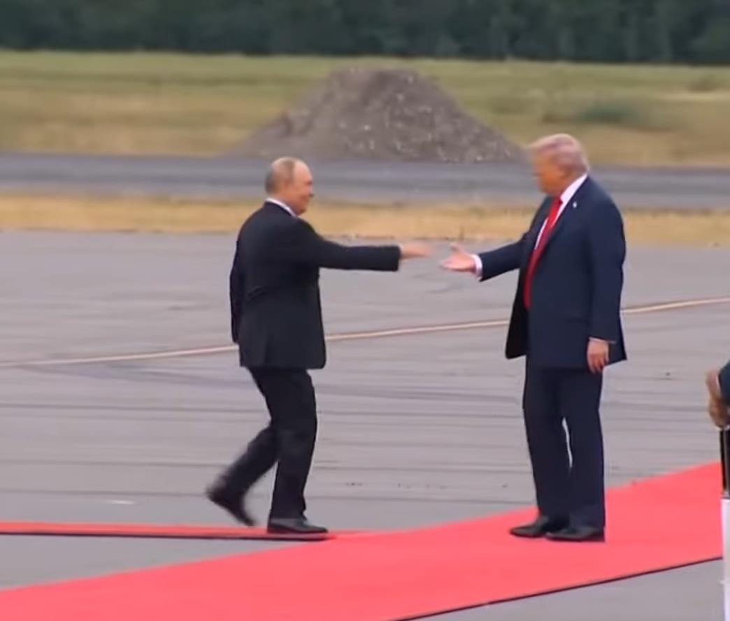 Donald Tramp i Vladimir Putin na sastanku na Aljasci 2025

Sastanak Trampa i Putina iza zatvorenih vrata

Aljaska sastanak lidera SAD i Rusije