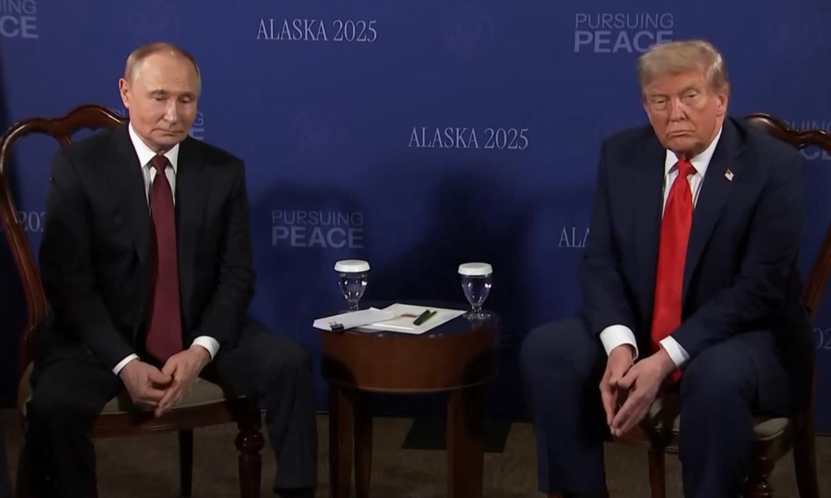 Donald Tramp i Vladimir Putin na sastanku na Aljasci 2025

Sastanak Trampa i Putina iza zatvorenih vrata

Aljaska sastanak lidera SAD i Rusije
