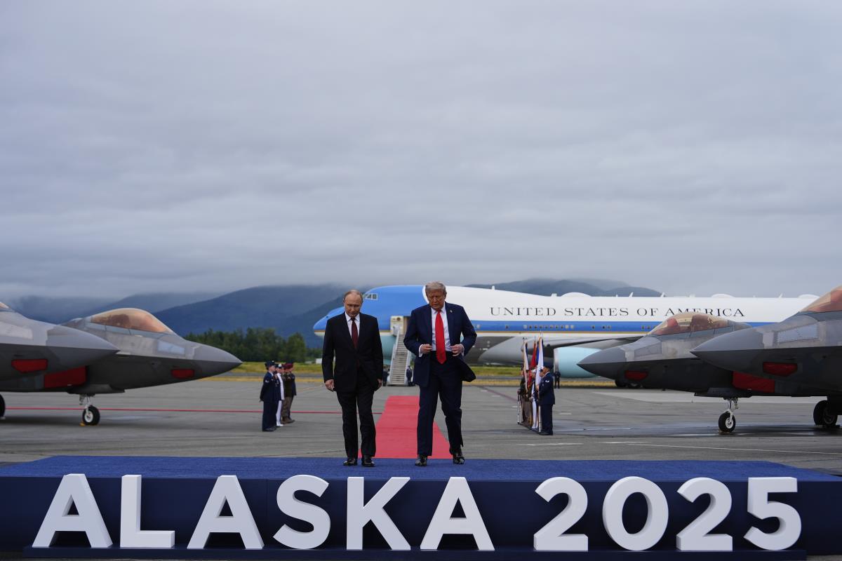 Donald Tramp i Vladimir Putin na sastanku na Aljasci 2025

Sastanak Trampa i Putina iza zatvorenih vrata

Aljaska sastanak lidera SAD i Rusije
